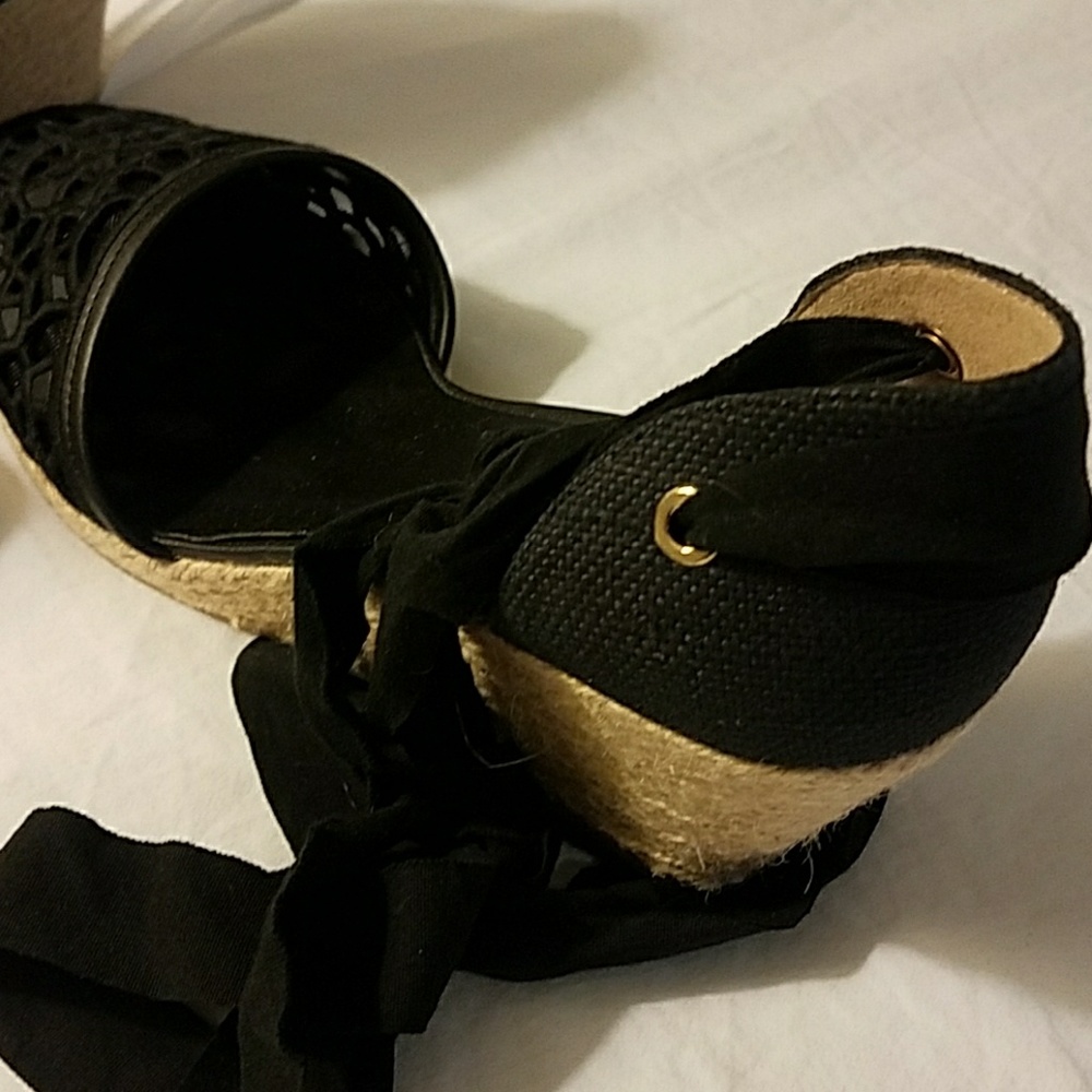 Shoes - Picture 2 of 3